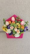 Wiosenny flower box welurowe pudełko z kwiatami na prezent