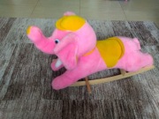 Słonik jak konik na biegunach pluszowy bujaczek