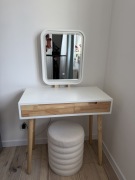 Toaletka z lustrem LED i szufladami 80x40x137cm + pufa gratis