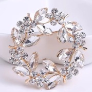 Broszka wieniec kwiaty cyrkonie emaliowana piękna stylizowana na barok 