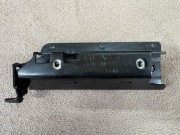 AUDI A4 B9 UCHWYT LEWY LISTWA BAGAŻNIKA 8W9813981