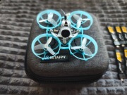Dron FPV BETAFPV Air65, Etui, 6x pakiet 1S HW 300mAh 75C, adapter ładowarki