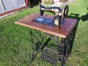 Maszyna do szycia Singer ze stolikiem