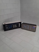 cyfrowy budzik LED marki Chereeki, model 8808