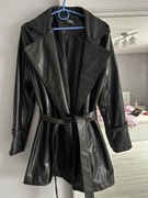 Czarny a’la skórzany płaszcz wiązany taliowany długi rękaw guziki hit moda