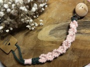 Zawieszka do smoczka z makramy