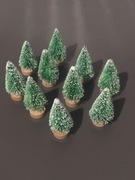 10szt. Choinek świątecznych 