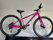 Rower AMULET Tomcat 27.5 hydraulika Shimano 1x9 Light Violet Metalic/Mint