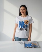 Bawełniany biały T-shirt damski z nadrukiem modnego misia M