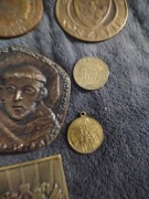 37 medali okolicznosciowych