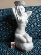 STARA CERAMICZNA RZEŹBA  AKT KOBIETY Z TALERZEM NA GŁOWIE POLSKA