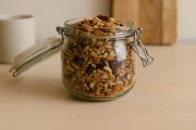 Domowa granola - orzechy, żurawina, morele, pestki dyni