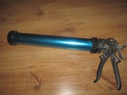 Pistolet do silikonu wyciskacz mas kleju tuba 600ml