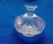 Kryształowy flakon do perfum. Bohemia lub Niemcy, około połowy XX w. 