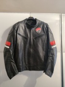 Kurtka motocyklowa ze skóry bawolej.