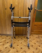 Aluminiowy balkonik z siedziskiem