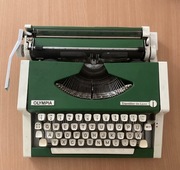Maszyna do pisania Olympia Traveller de Luxe
