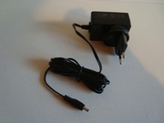 Zasilacz wtyczkowy R122-0501500ID 5,0V 1,5A wtyk 3,4/1,3    +(-) Nowy