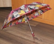 Stary parasol PRL uszkodzony