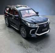 Model 1:24 Lexus LX 720 (Czarny)