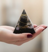 P706 Orgonit Duchowa Tarcza i Wyciszenie – Ametyst, Turmalin i Obsydian