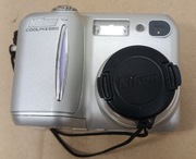 Aparat cyfrowy Nikon Coolpix 885, uruchamia się, nietestowany