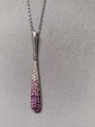 Łańcuszek z fioletową zawieszką łaską Avon