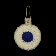Zawieszka ozdoba szydełkowa na choinkę Bombka niebiesko-biała (Z235)