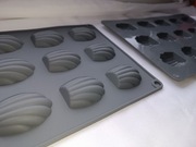 Forma silikonowa do pieczenia ciastkek typu magdalenku 2 szt