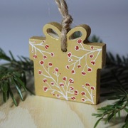 Ręcznie malowane drewniane ozdoby świąteczne – prezenty, zestaw 6 sztuk