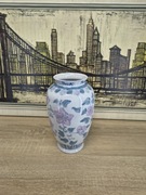 Porcelanowy wazon dekoracyjny – motyw kwiatowy