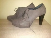 Botki sznurowane marki Kotyl rozmiar 39