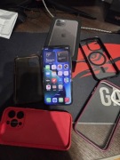 Telefon Apple IPhone 11 Pro z 4 etui, kabelek, pudełko