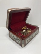 szkatulka na bizuterie drewno i masa macica perlowa stara pienie zdobiona