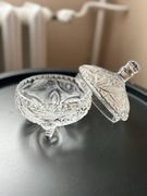 ANT Stara kryształowa bomboniera z przykrywką PRL