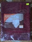 Obrus plamoodporny z gipiurą 140x220 bordowy. 