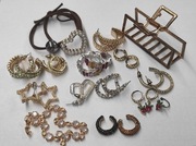 zestaw sztucznej biżuterii kolczyki i nie tylko