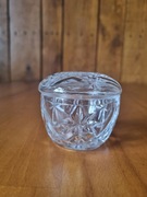 mała kryształowa bombonierka