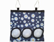 Granatowy paśnik na sianko w stokrotki 