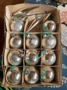 Bombki PRL - 11szt w gwiazdy + 5szt sople