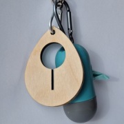 Uchwyt Wieszak na Zużyte Worki na Odchody do Smyczy Drewniany + Imię