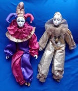 Dwie porcelanowe lalki weneckie Arlekin / Pierrot. 