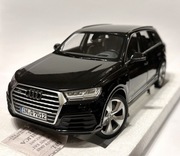 Audi Q7 1:18 Minichamps dealer