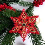 Dekor na choinkę śnieżynka frywolitka czerwono-zlota