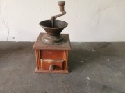 Stary Drewniany młynek do kawy vintage