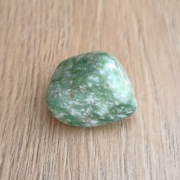 Jadeit naturalny polerowany kamień  amulet na szczęście 24 g