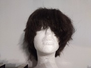 Krótka peruka z kalenekolanu