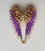 Broszka nowa cyrkonie skrzydła fioletowe białe 
