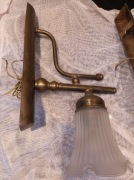 Kinkiet stylowy z mosiądzu, przedwojenny klosz. 2 sztuki kinkietów w cenie!