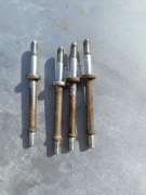 Szpilka śruba mocowania startera baku Kawasaki FC150V FC 150 V